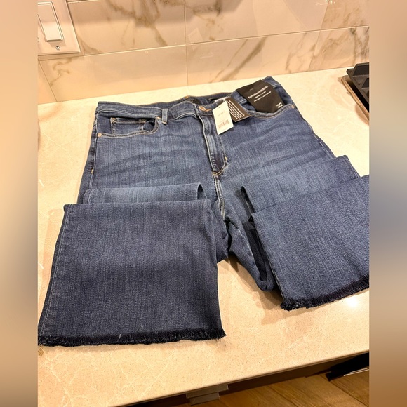 Banana republic, high-rise flare, jeans, brand new 🟢 - Picture 8 of 8